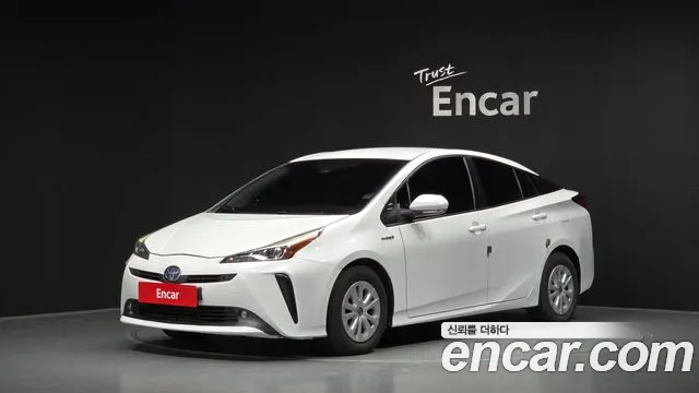 Toyota Prius 2021 — photo 1