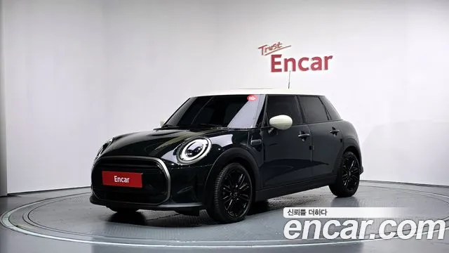 Mini Cooper 2023 — photo 1