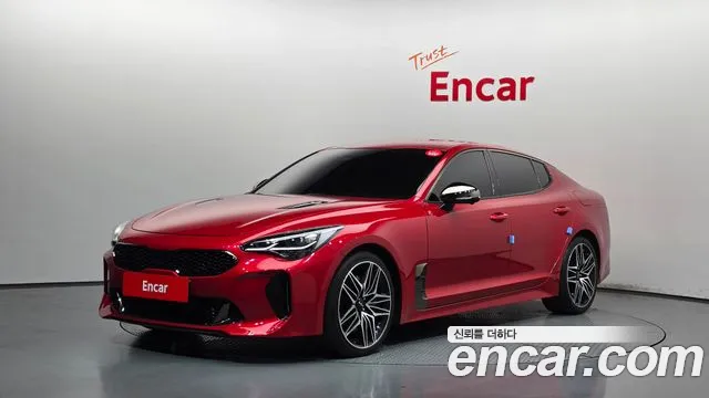 Kia Stinger 2023 — photo 1