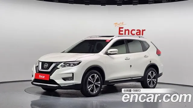 Nissan X-Trail 2018 — photo 1