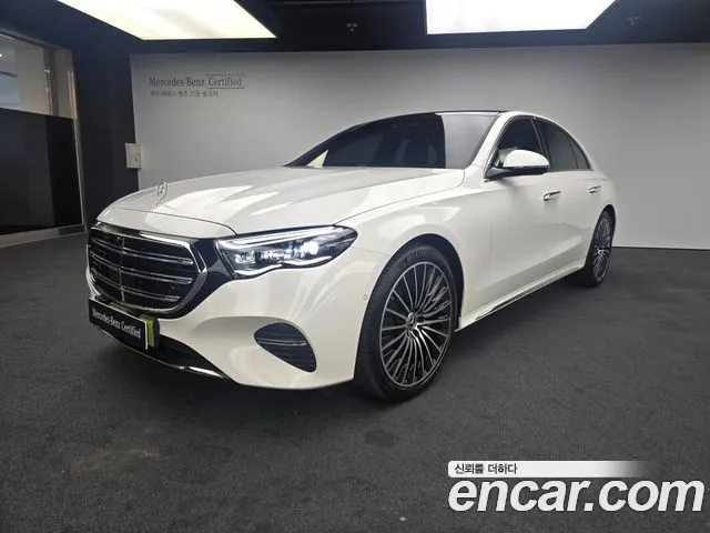 Mercedes-Benz E-Class 2025 — photo 1