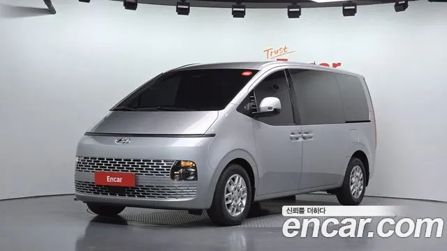 Hyundai Staria 2023 — photo 1