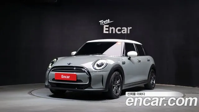 Mini Cooper 2023 — photo 1