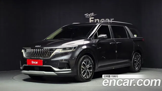 Kia Canival 2023 — photo 1