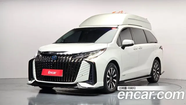 Toyota Sienna 2021 — photo 1