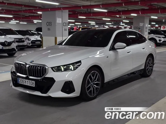 BMW 5-Series 2025 — photo 1