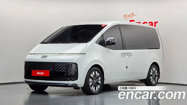 Hyundai Staria 2023 — photo 1