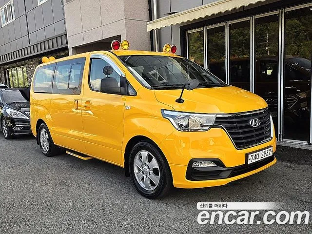 Hyundai Starex 2019 — photo 1