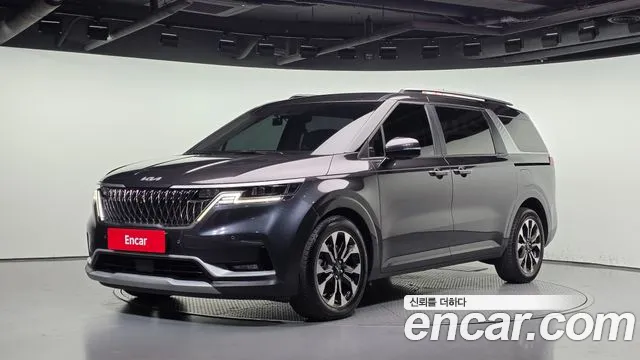 Kia Canival 2023 — photo 1