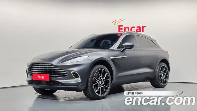 Aston Martin DBX 2021 — photo 1