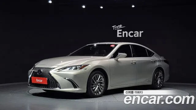 Lexus ES 2019 — photo 1