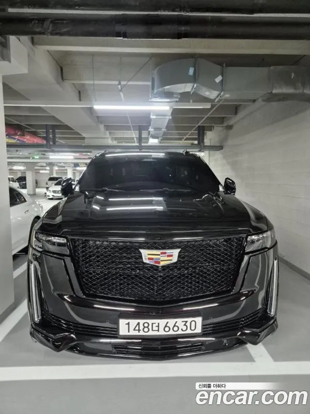 Cadillac Escalade 2023 — photo 1