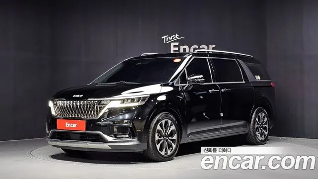 Kia Canival 2023 — photo 1