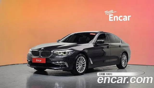 BMW 5-Series 2020 — photo 1