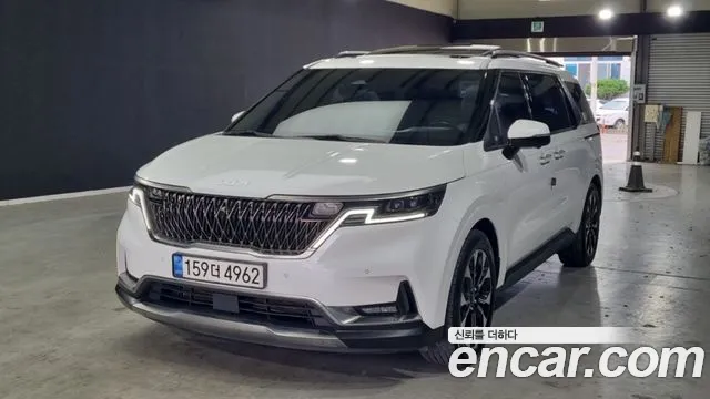 Kia Canival 2023 — photo 1