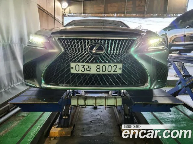 Lexus LS 2018 — photo 1