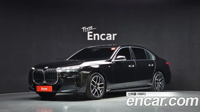 BMW 7-Series 2023 — photo 1