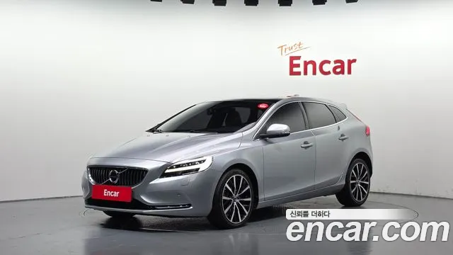 Volvo V40 2017 — photo 1