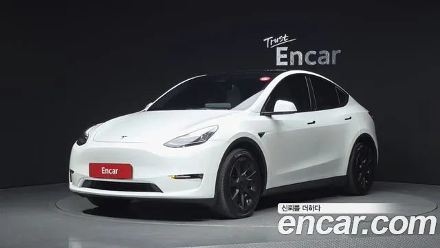 Tesla Model Y 2021 — photo 1