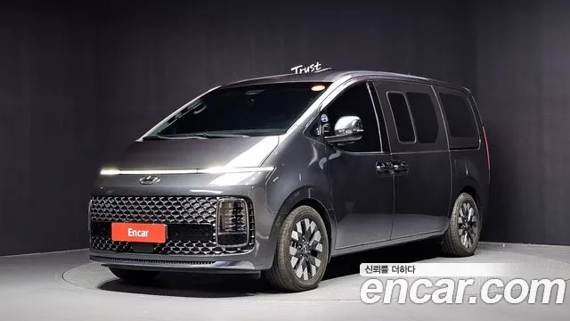 Hyundai Staria 2022 — photo 1