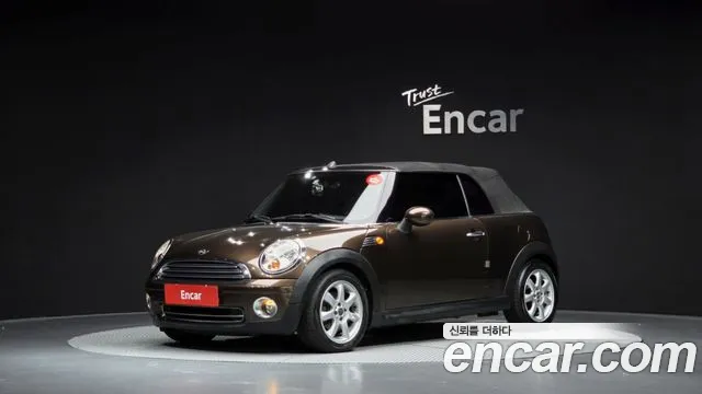 Mini Cooper Convertible 2010 — photo 1