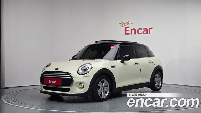 Mini Cooper 2015 — photo 1