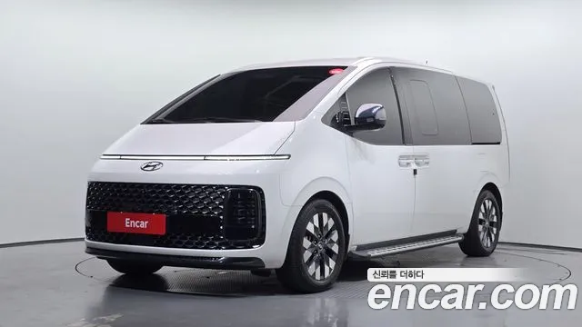 Hyundai Staria 2022 — photo 1