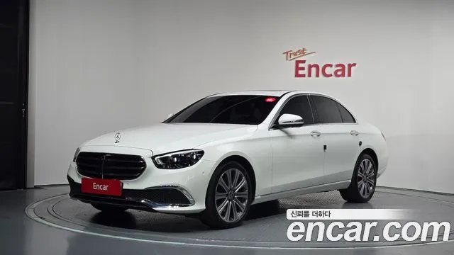 Mercedes-Benz E-Class 2023 — photo 1