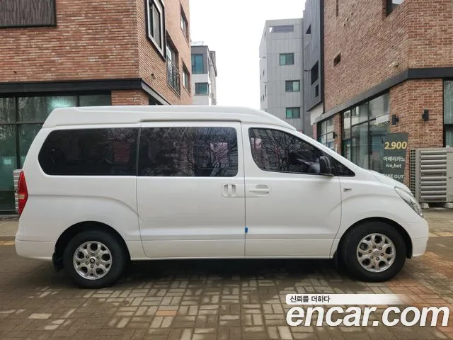 Hyundai Starex 2011 — photo 1