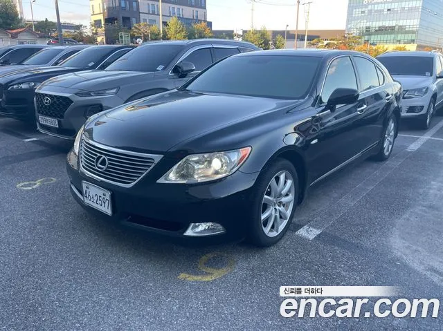 Lexus LS 2009 — photo 1