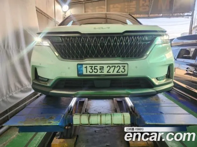 Kia Canival 2023 — photo 1