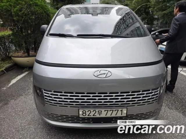Hyundai Staria 2022 — photo 1
