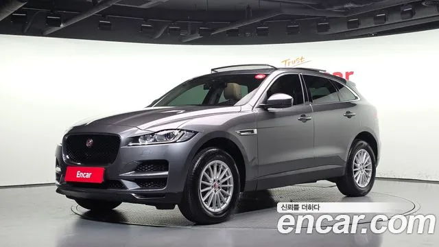 Jaguar F-PACE 2017 — photo 1