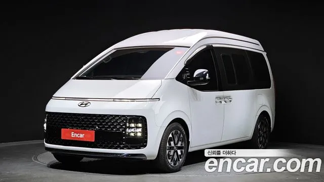 Hyundai Staria 2023 — photo 1