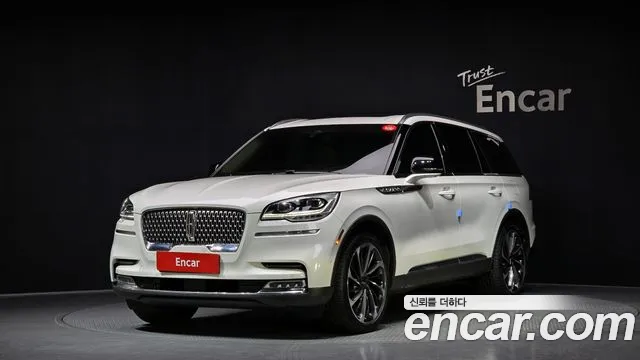 Lincoln Aviator 2023 — photo 1