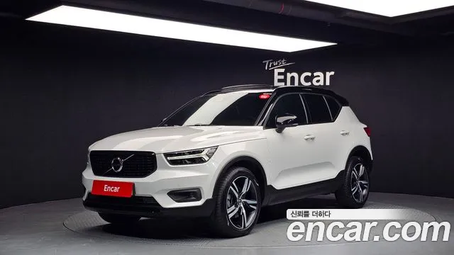 Volvo XC40 2021 — photo 1