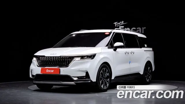 Kia Canival 2023 — photo 1