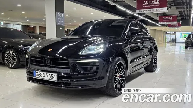 Porsche Macan 2022 — photo 1