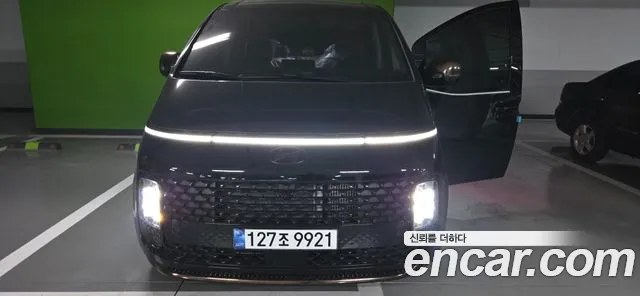 Hyundai Staria 2025 — photo 1