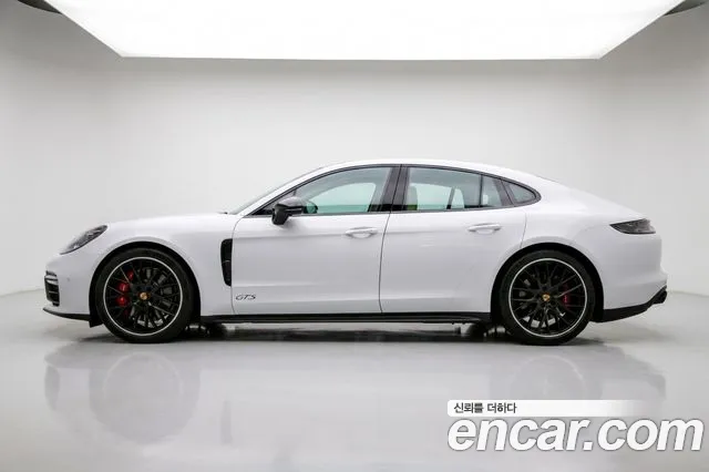 Porsche Panamera 2022 — photo 1