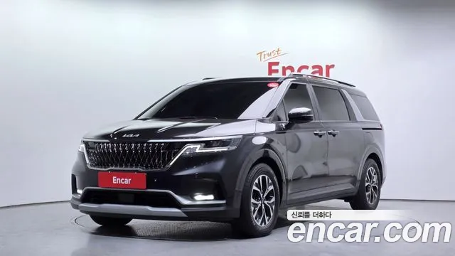 Kia Canival 2023 — photo 1