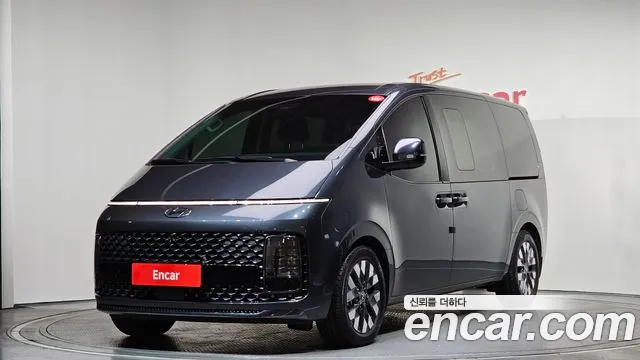 Hyundai Staria 2023 — photo 1