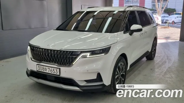 Kia Canival 2023 — photo 1