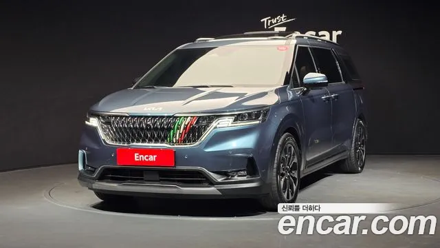 Kia Canival 2023 — photo 1