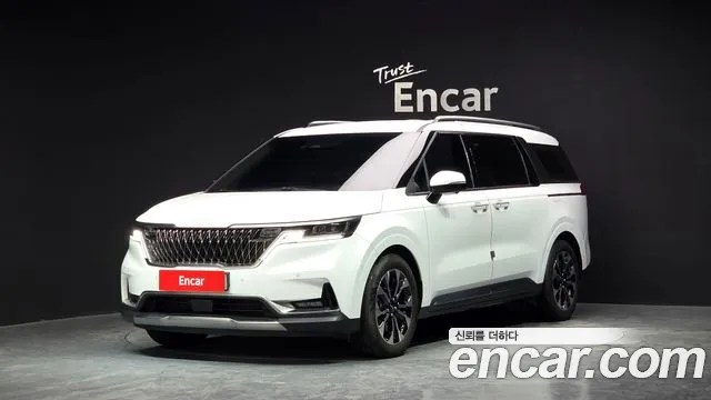 Kia Canival 2023 — photo 1