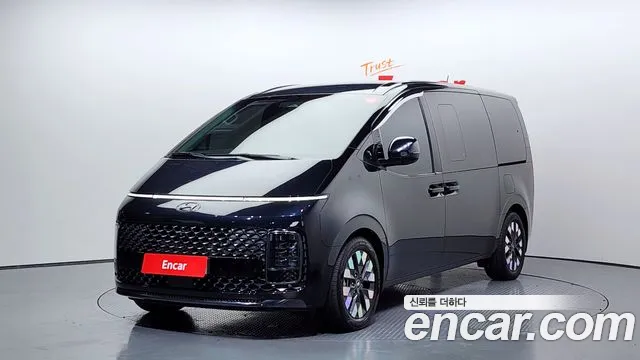 Hyundai Staria 2022 — photo 1
