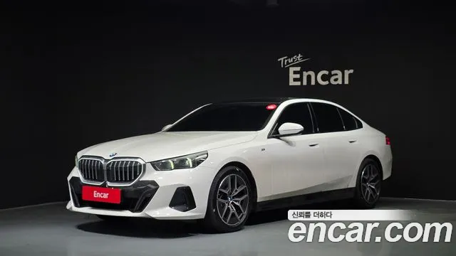 BMW 5-Series 2025 — photo 1