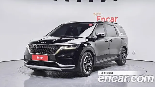 Kia Canival 2023 — photo 1
