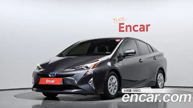 Toyota Prius 2018 — photo 1