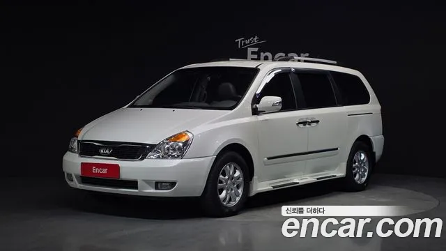 Kia Canival 2011 — photo 1